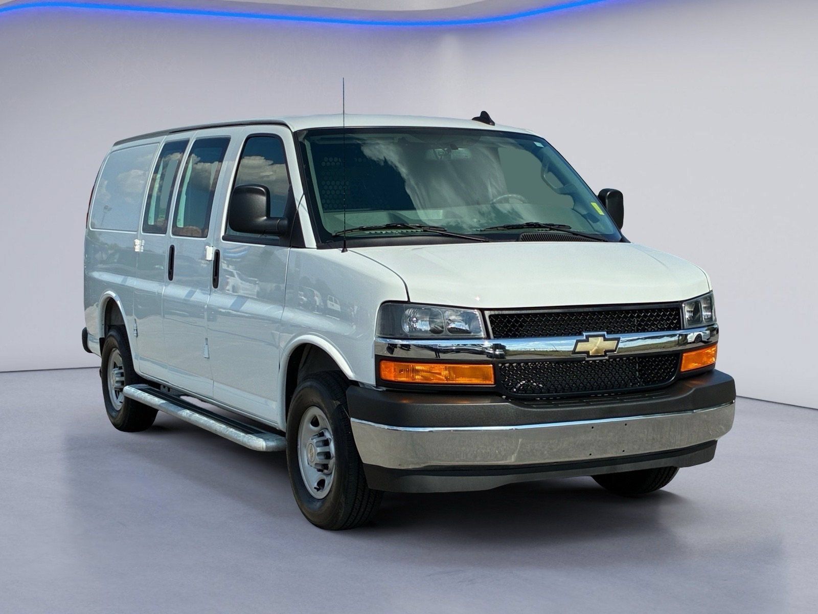 Used 2025 Chevrolet Express 2500 w/ Driver Convenience Package RWD image 9