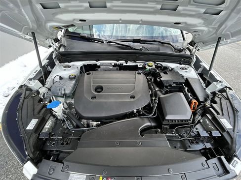 Certified 2023 Volvo XC40 B5 Plus w/ Driver Assist Package image 14