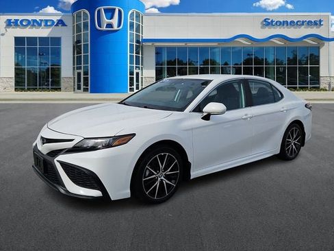 Used 2024 Toyota Camry SE image 1