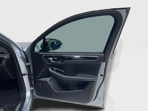 Used 2016 Porsche Macan S w/ Premium Package Plus image 22