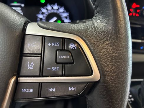 Used 2024 Toyota Sienna XLE FWD image 20