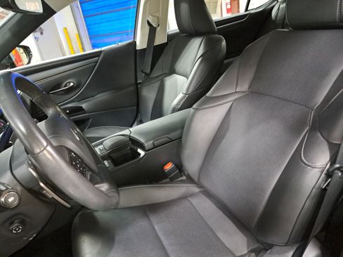 Used 2022 Lexus ES 350 w/ Premium Package image 15