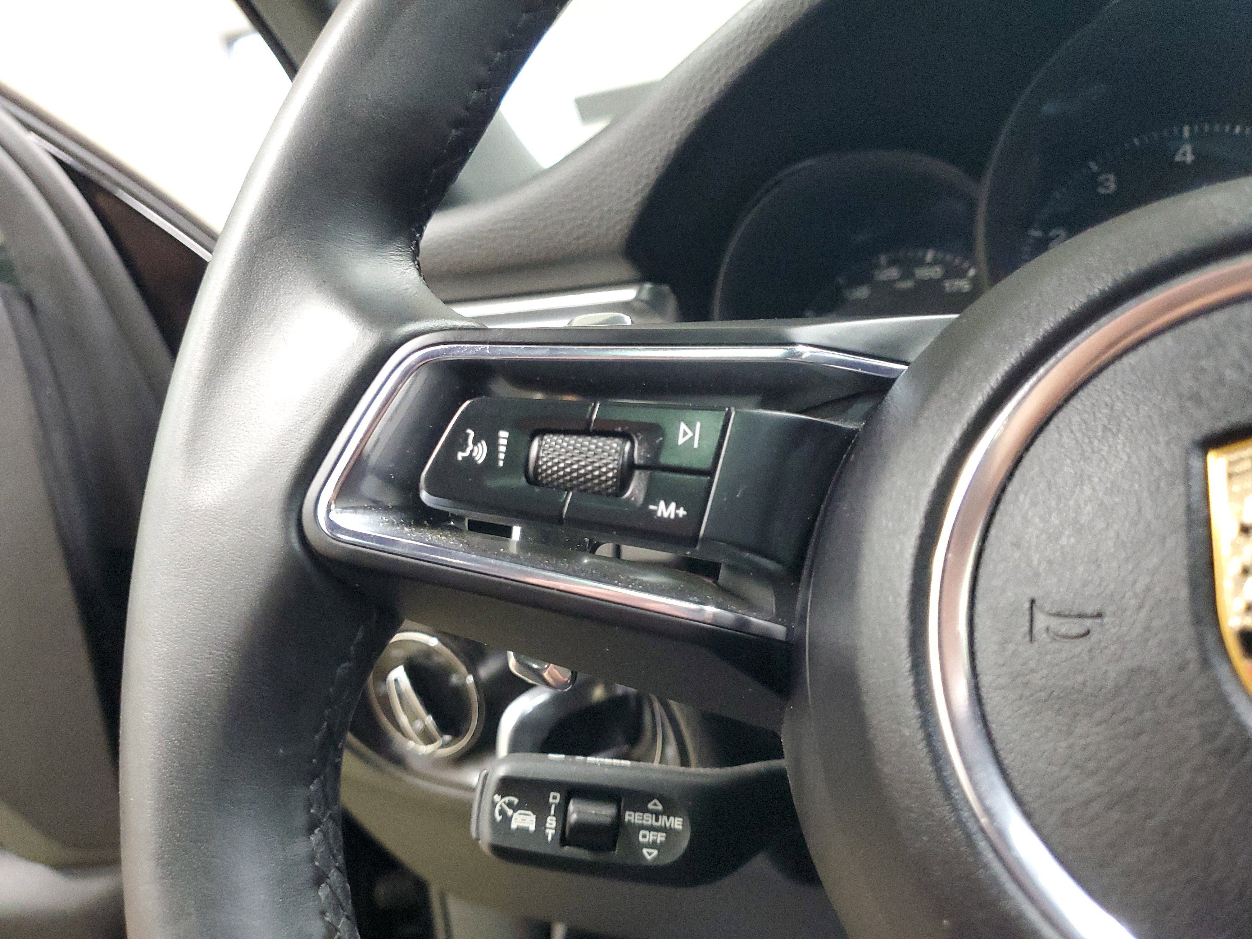 Used 2025 Porsche Macan AWD/4WD image 26