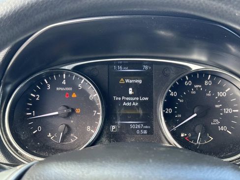 Used 2016 Nissan Rogue SV image 32