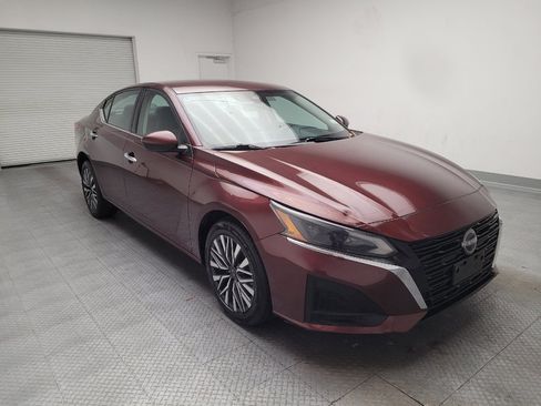Used 2023 Nissan Altima 2.5 SV AWD/4WD image 13