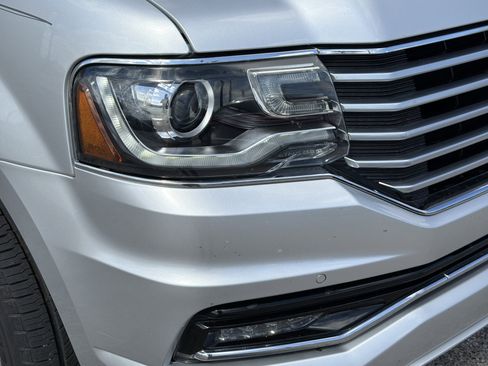 Used 2016 Lincoln Navigator Select RWD image 10