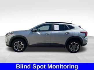 Used 2025 Chevrolet Trax LT w/ LT Convenience Package FWD video 2