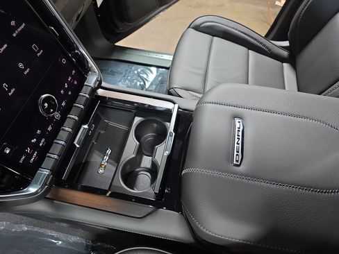 New 2026 GMC Yukon Denali w/ Advanced Technology Package AWD/4WD image 23