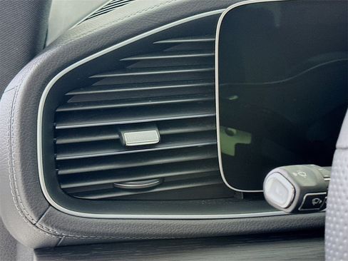 Used 2023 Mercedes-Benz GLS 450 4MATIC image 11