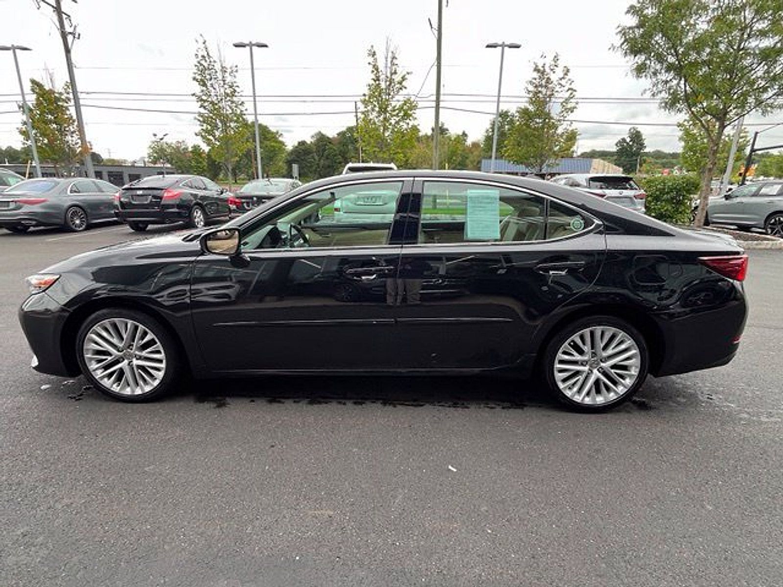 Used 2018 Lexus ES 350 w/ Luxury Package w/Wood Trim FWD image 4
