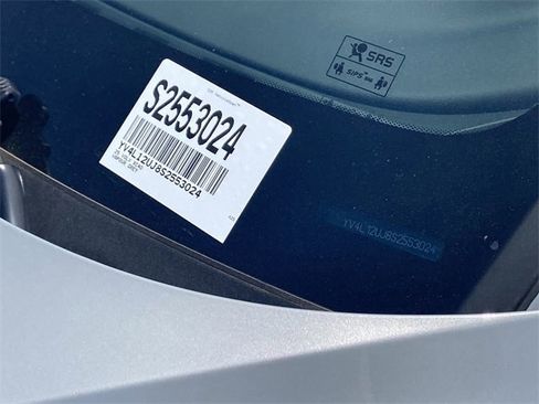 New 2025 Volvo XC40 B5 Core w/ Protection Package Premier image 24