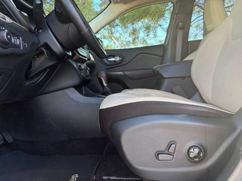 Used 2017 Jeep Cherokee 75th Anniversary FWD image 14