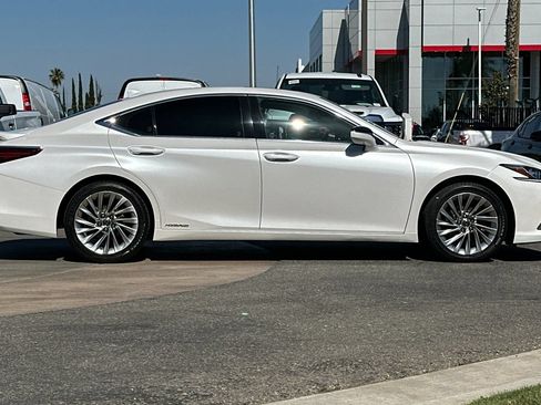Used 2019 Lexus ES 300h w/ Accessory Package 2 FWD image 3