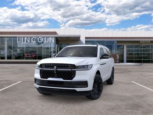 New 2025 Lincoln Navigator Reserve w/ Jet Appearance Package AWD/4WD image 3