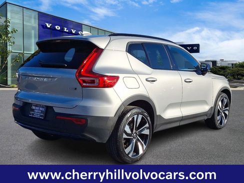 Certified 2025 Volvo XC40 B5 Plus image 7
