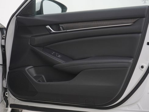 Used 2020 Honda Accord EX image 9