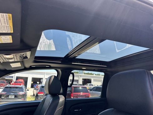 Used 2021 Nissan Titan PRO-4X w/ Pro-4x Convenience Package image 32