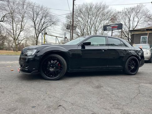 Used 2014 Chrysler 300 C RWD image 8