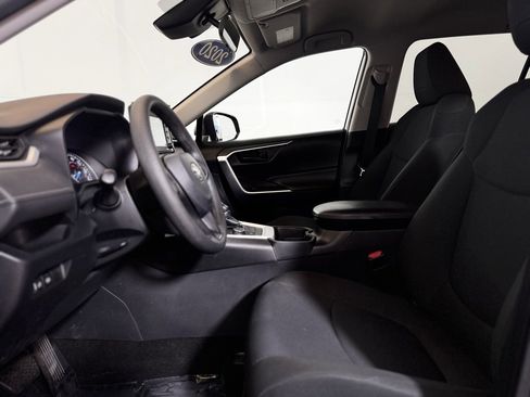 Used 2020 Toyota RAV4 LE image 12
