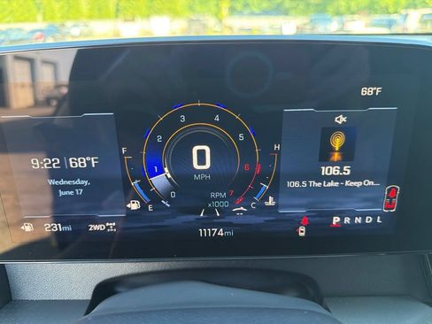 Used 2025 Chevrolet Traverse LT AWD/4WD image 3