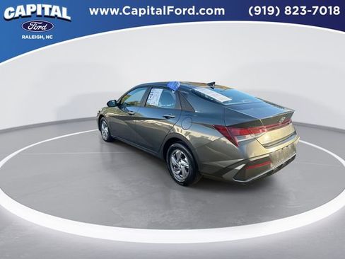 Used 2024 Hyundai Elantra SE image 6