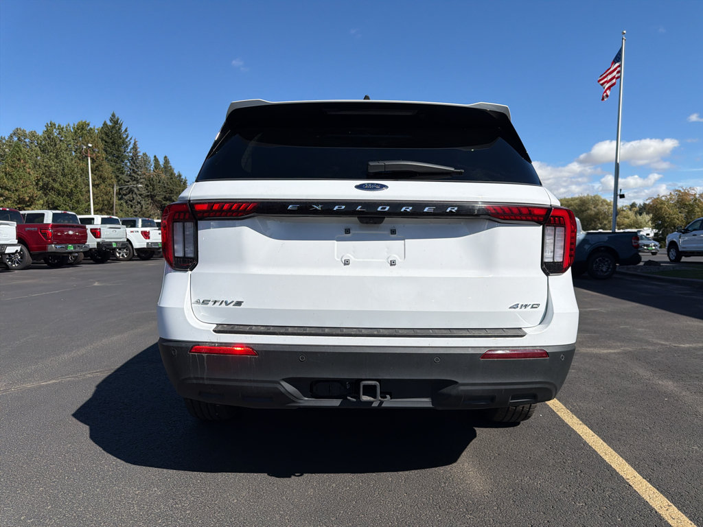 Used 2025 Ford Explorer Active AWD/4WD image 9