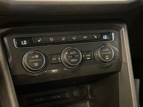 Used 2021 Volkswagen Tiguan SE w/ Panoramic Sunroof Package AWD/4WD image 15