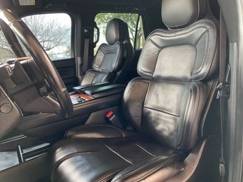 Used 2019 Lincoln Navigator L Reserve image 13