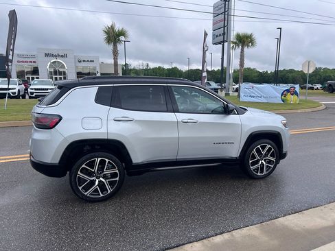 Certified 2025 Jeep Compass Limited w/ Elite Group AWD/4WD image 2