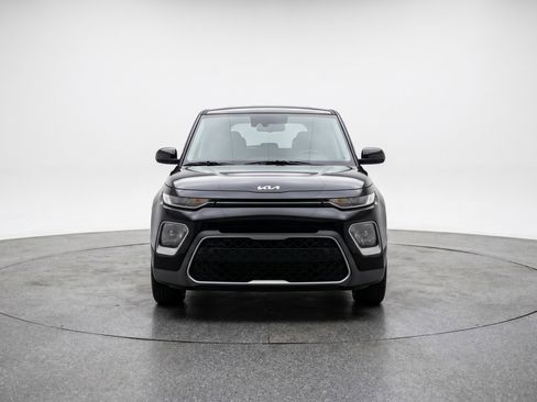 Used 2025 Kia Soul LX w/ LX Technology Package FWD image 2