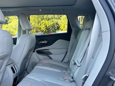 Used 2020 Jeep Cherokee Limited AWD/4WD image 6