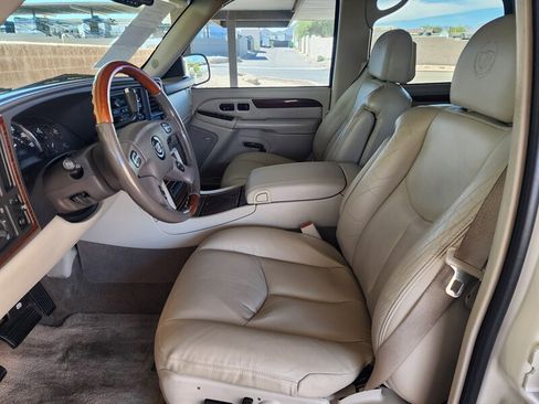 Used 2004 Cadillac Escalade AWD image 29