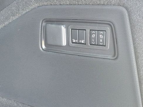 New 2026 Cadillac Escalade ESV Platinum Sport w/ LPO, ONYX Package image 38