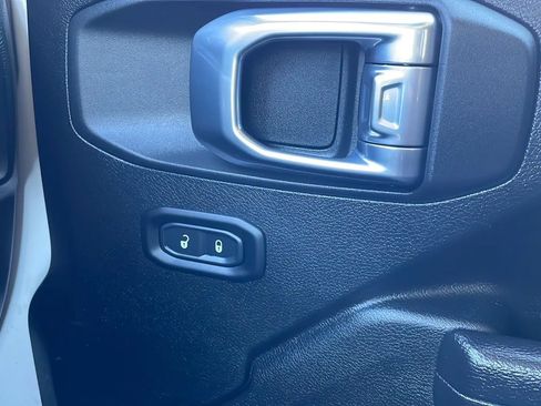 Used 2022 Jeep Wrangler Unlimited Sport AWD/4WD image 29