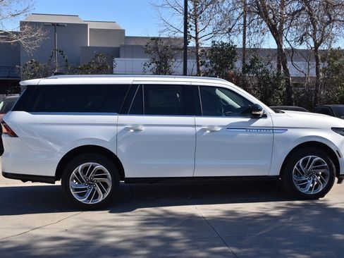 New 2025 Lincoln Navigator L Reserve image 5