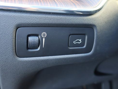 Used 2021 Volvo XC60 T5 Momentum w/ Protection Package Premier image 23