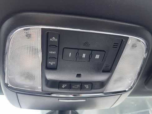 Used 2018 Jeep Grand Cherokee Limited image 32