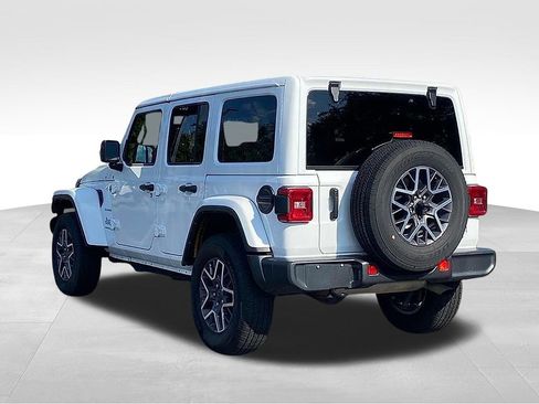 Used 2024 Jeep Wrangler Sahara image 4