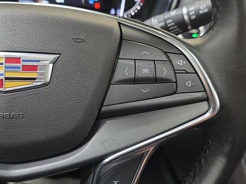 Used 2019 Cadillac XT5 Luxury w/ LPO, Black Ice Package FWD image 17