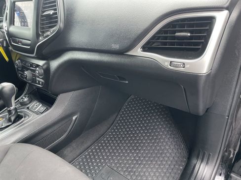Used 2020 Jeep Cherokee Latitude AWD/4WD image 30