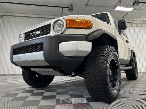 Used 2013 Toyota FJ Cruiser 4WD w/ Upgrade Pkg image 13