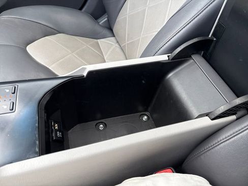 Used 2018 Toyota Camry XLE FWD image 23