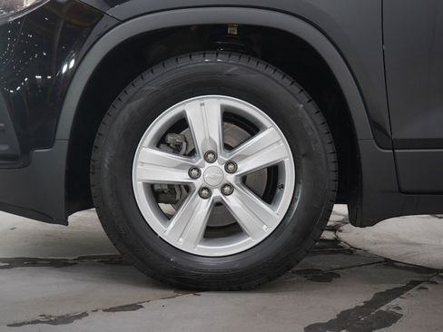 Used 2020 Chevrolet Trax LS w/ Tint and Cruise Package FWD image 29