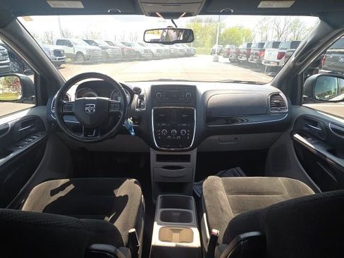 Used 2016 Dodge Grand Caravan SE FWD image 20