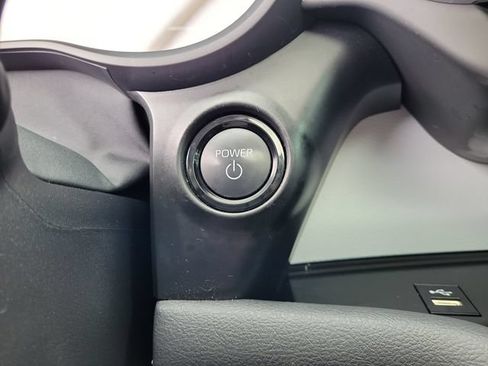 Used 2025 Toyota Sienna XLE FWD image 38
