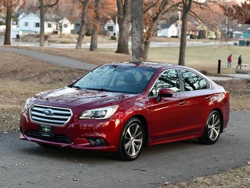 Used 2016 Subaru Legacy 2.5i Limited AWD/4WD image 3