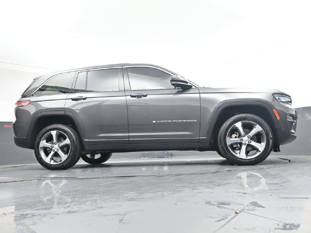 Used 2025 Jeep Grand Cherokee Limited w/ Luxury Tech Group II AWD/4WD image 31