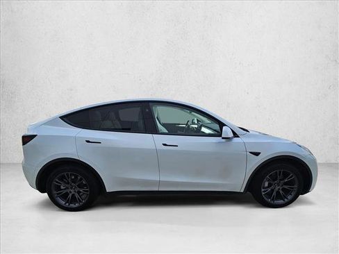 Used 2025 Tesla Model Y Long Range AWD/4WD image 4