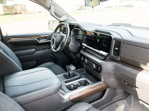 Used 2023 Chevrolet Silverado 1500 LT Trail Boss w/ Protection Package image 10