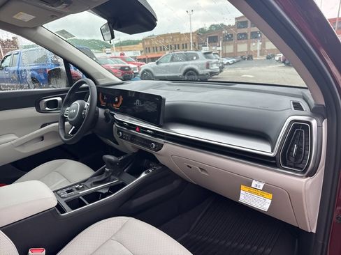 Used 2025 Kia Sorento S image 17